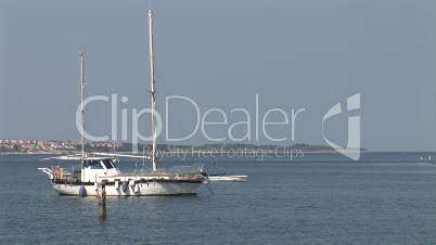 Segelboot auf Meer