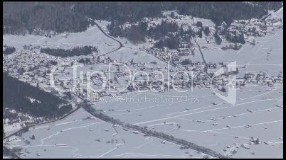 Lermoos mit Zugspitze  im Winter bei Tag