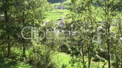 Aufnahme eines Dorfes / Bernina-Express