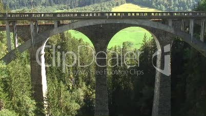 Russeiner Tobel - Eisenbahn- und Straßenbrücke