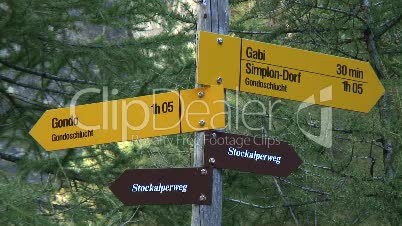 Wegweiser am Stockalperweg am Simlonpaß