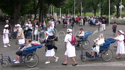 Krankenprozession in Lourdes