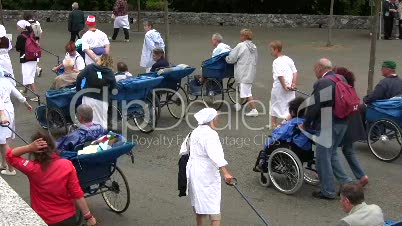 Krankenprozession in Lourdes
