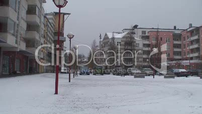 Platz mit Autos im Winter