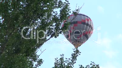 Steigender Heißluftballon