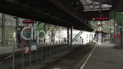 Schwebebahn