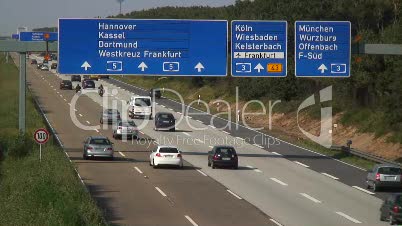 Autos auf der A5 / Frankfurter Kreuz