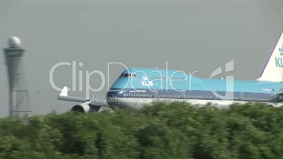 HD1080i Start eines Flugzeugs der Fluglinie KLM