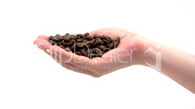 Hand mit Kaffeebohnen