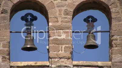 Glockenturm einer romanischen Kirche 2