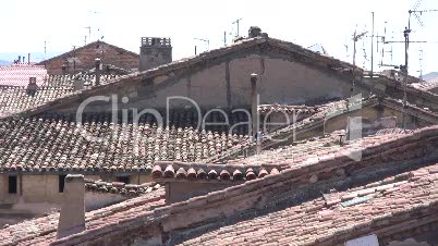Dächer von Granon das alte Städtchen in Rioja, Spanien am Jakobsweg