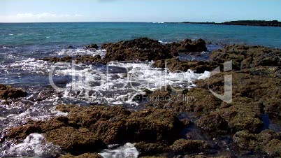 Wellen treffen auf das Riff von Maui 3