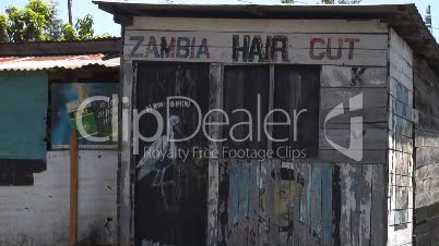 Hütte in Tansania, Zambia Hair Cut