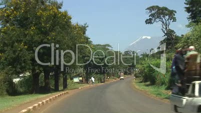 Strasse in Tansania zum Kilimanjaro