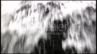 Wasserfall trifft auf Steine 2