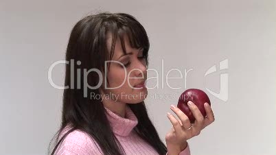 Frau mit dem Apfel