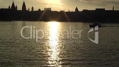 Rhein gegenüber Mainzer Dom