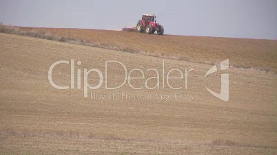 Traktor bei Bodenbearbeitung / Spanien