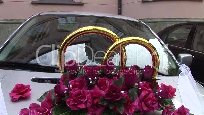 HD1080i Wedding car with two golden rings and roses