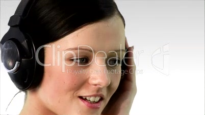 Frau mit Kopfhörer