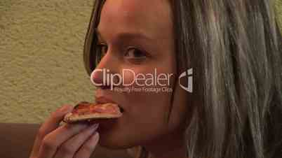 HD1080i Young couple eating pizza