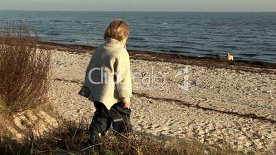 Kinder am Strand in Dänemark