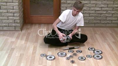 teenager prepares dumbbells.