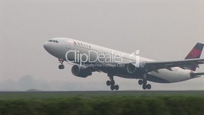 HD1080i "Delta" Flugzeug startet
