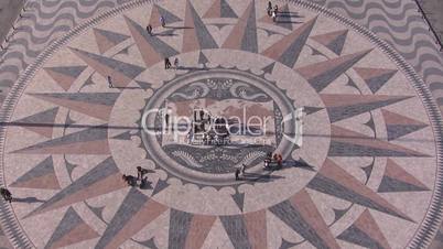 Platz aus Mosaiksteinen in Lissabon