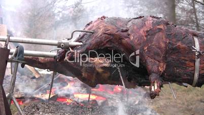 Wildschwein am Spieß