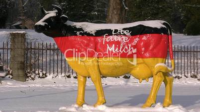 Milchkuh in Deutschlandfarben, Bauernprotest