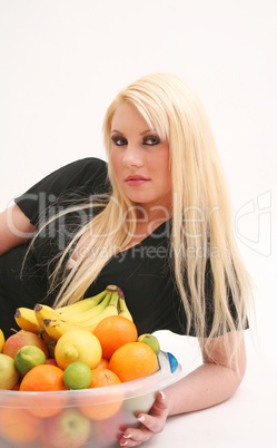 Frau mit Obst