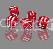 Hintergrund mit roten Casino-Würfeln