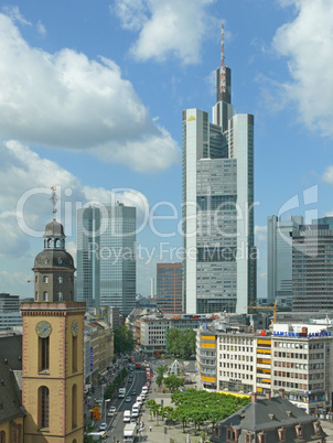 Katharinenkirche und Hochhaus in Frankfurt