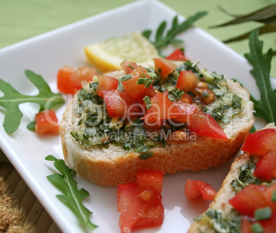 pesto und tomaten