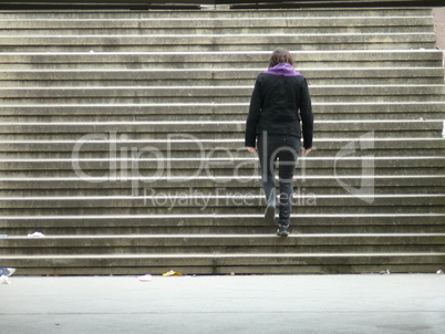 Jugendliche an einer Treppe