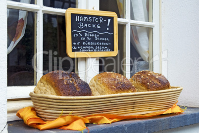 Brotschale mit Schwarzbrot