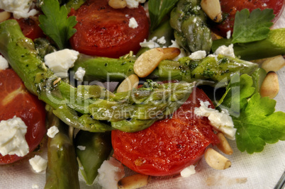 Mediterraner Tomaten Spargel Salat