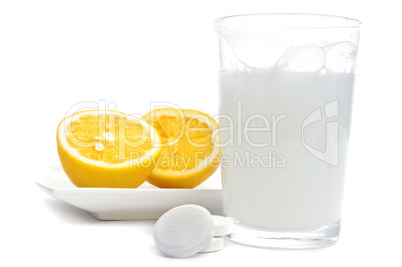 Brausetablette und Zitronen