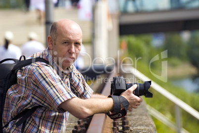 Mann mit Fotoapparat