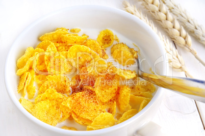 Cornflakes mit Milch und braunen Zucker