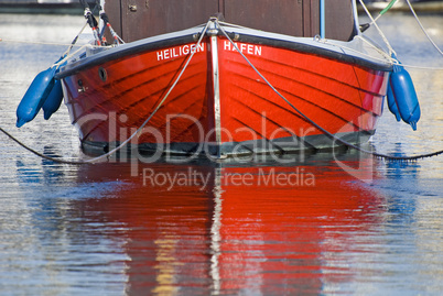 rotes Holzboot