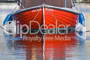 rotes Holzboot