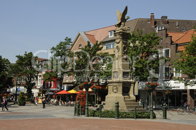 Denkmal in der Fußgängerzone in Leer