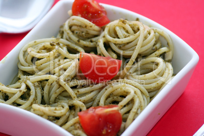 Nudeln mit Pesto