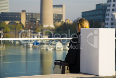 Besucherin im Medienhafen