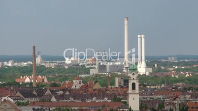 Münchens Heizkraftwerk und Kirche