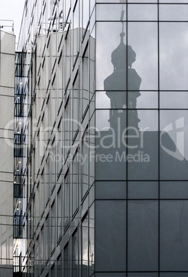 Kirchturm in Fassade