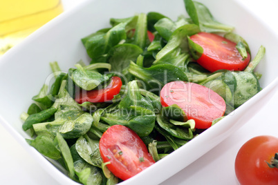 Feldsalat mit Tomaten