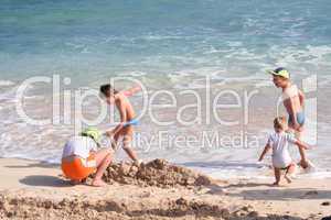 Kinder am Strand